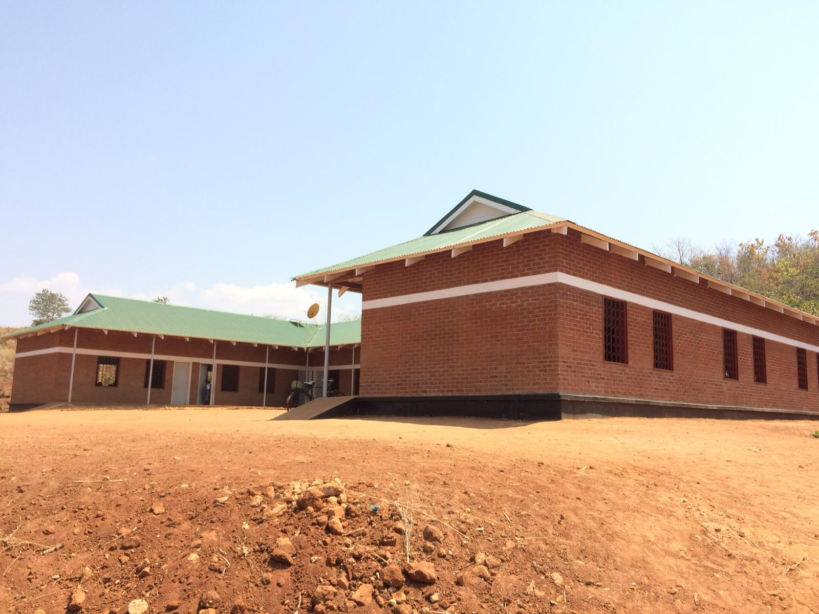 Eine neu gebaute Schule